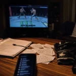 Combattant UFC français : gants et classeur, UFC française en arrière-plan