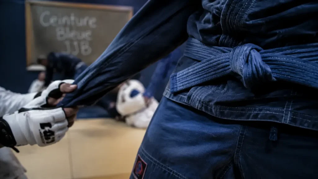Ceinture bleue JJB : ce qu’elle valide, les compétences attendues et le cap du Blue Belt Blues