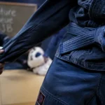 ceinture bleu jjb : judogi bleu et nœud de ceinture en club